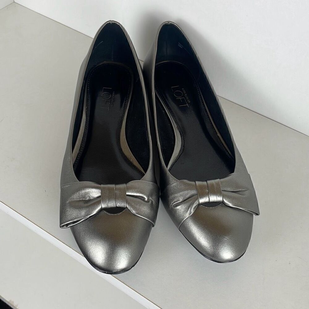 Ann Taylor LOFT Bow Accent Micro Wedge Flats 6